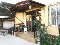 Apple Hostel Bishkek Hotel di 