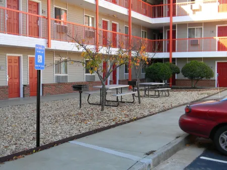 Stay Inn & Suites - Stockbridge Отели рядом с достопримечательностью «Eagles Landing Country Club»