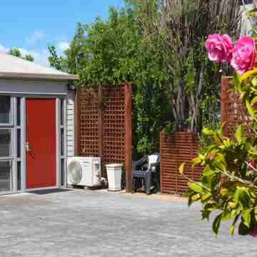 McWilliam Apartments Hotel Exterior