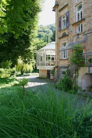 Die Gründerzeitvilla Zwischen Weinstraße und Pfälzer Wald Отели рядом с достопримечательностью «Südpfalz Therme»