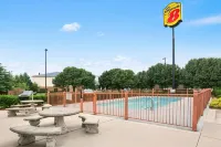 Super 8 by Wyndham Garner/Clayton/Raleigh Отели в г. Клейтон