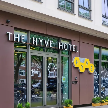 The Hyve Capsule Hostel Amsterdam Отели рядом с достопримечательностью «Слотерварт»