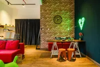 Manhattan Theme Suite by Nest Home at Austin Heights Hotels in Tebrau