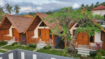 Kubu River View Hotels near Aling Aling Waterfall