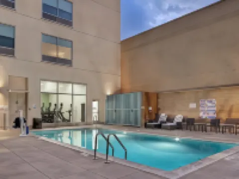 Holiday Inn Express & Suites GLENDALE DOWNTOWN by IHG Hotels in Glendale