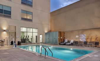 Holiday Inn Express & Suites Glendale Downtown