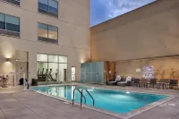 格倫代爾市中心智選假日飯店及套房