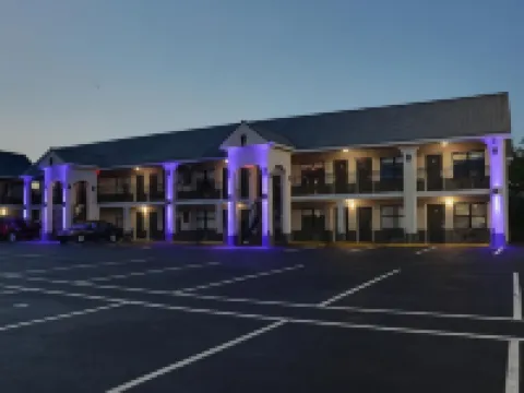 Travelodge by Wyndham Calhoun South I-75 Hotels in Calhoun