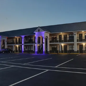 Travelodge by Wyndham Calhoun South I-75