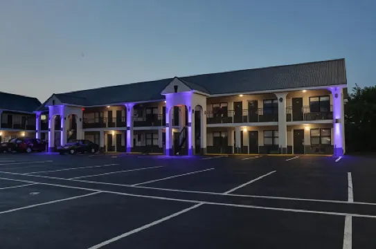 Travelodge by Wyndham Calhoun South I-75