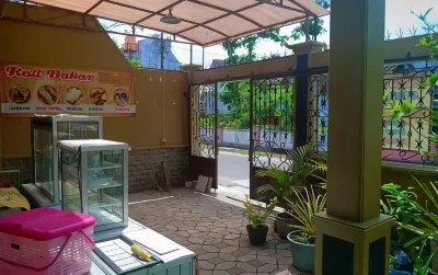 Budget Room in Solo Baru (Kamar Khusus Wanita) Hotell i Parangjoro
