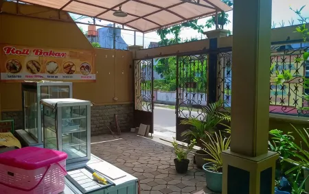 Budget Room in Solo Baru (Kamar Khusus Wanita) Отели в г. Grogol