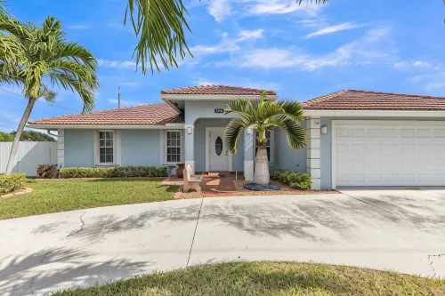 Gorgeous Lake Worth Beach House 4 Bedroom Home by Redawning