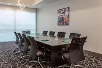 La Quinta Inn & Suites by Wyndham Shorewood Hotels in Will County