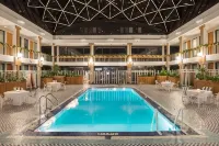 Holiday Inn & Suites Pittsfield-Berkshires Отели в г. Ханкок