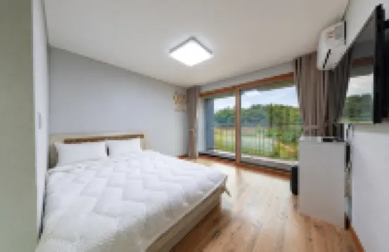 Sokcho White Light House Pension โรงแรมใกล้Daepohang Port