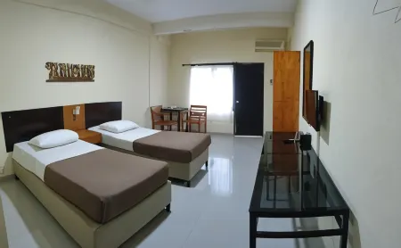 Augusta Pelabuhan Ratu Hotel Отели в г. Cikakak