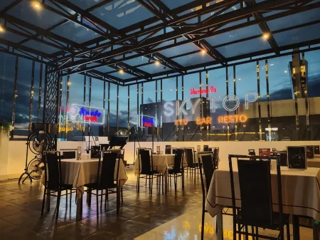 Hotel Harmony in & Karaoke Отели в г. Kubu Raya Regency