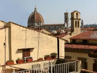 كورسال آند أوسونيا Hotels near قصر فيتشيو
