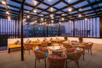 Gostops Gurugram, Baani Square Plus - Private Rooms & Dorms