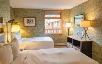 Fox Hotel and Suites - balcony