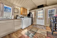 Madison's Lakeside Tiny Home Dream Getaway! - Homestays