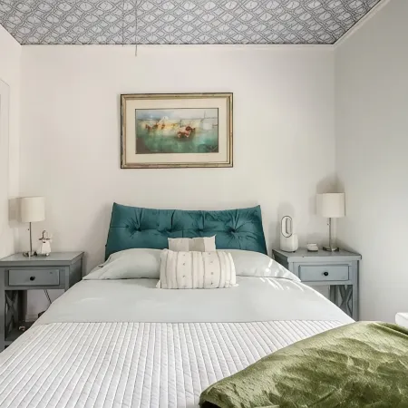 Gem by the water - Charming 2-bedroom house in fabulous Stamford with AC, WiFi