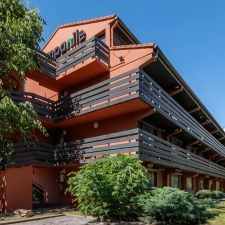 Campanile NATURE - Montpellier - Sud Отели рядом с достопримечательностью «Больница «Сен-Рош»»