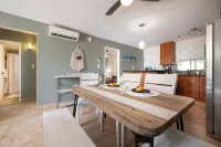 50 steps away from Maui's best beach, furnished with luxury details - مسبح