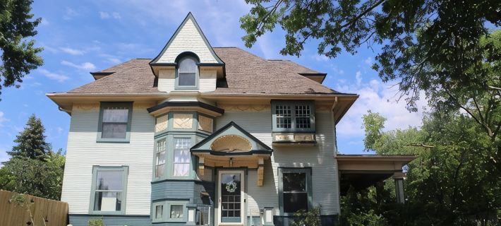 The Grand Rapidian- Historic 4-bedroom House with Fenced in Yard! Pet Friendly! Hotels in Cedar Rapids