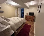 Charming 2-Br Basement Apartment, Central to National Park, Close to Interstate - 3-Star
