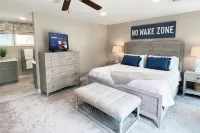 Charming 4-bedroom lake house a stone's throw from beautiful Lake Sinclair