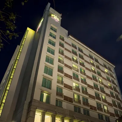 Grand Surya Hotel Kediri Các khách sạn gần Ga Kediri