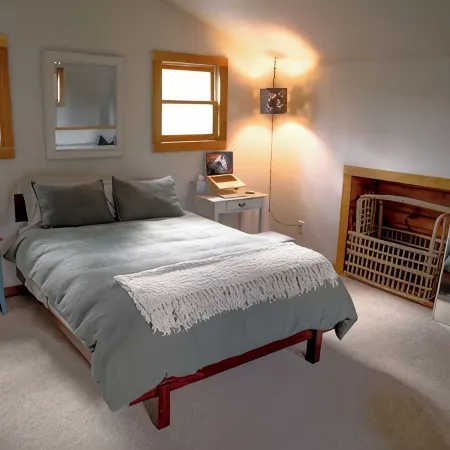 Cozy woodsy family-friendly cabin retreat