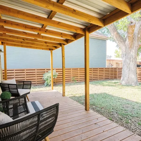 Peaceful and centrally located 2-bedroom house with AC and WiFi in Hillsboro
