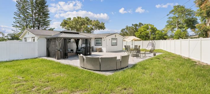 3-bedroom/2Bathroom House with Parking, High Speed WiFi and Large Outdoor Patio Hotels in Largo