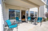 Lovely 2-bedroom condo in Chelan, close to town with mountain views