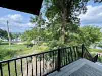 Beautiful, newly renovated 3 bedroom home on the Mississippi River. - 3つ星