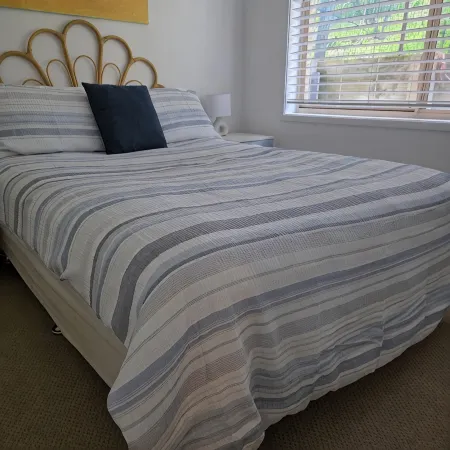 The Bowlo Beach House, Mollymook. Walk to Bowls, the Beach, Bannisters & Gwylo