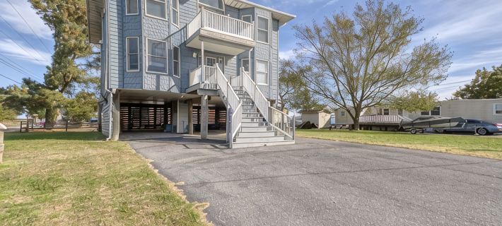 Captain's Quarters Hotels in Kent County