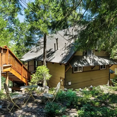 Views! Sunsets! Amenities! A-Frame Cabin Sleeping 8 Guests. Come Relax & Unwind!
