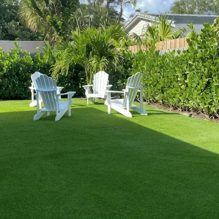 Modern Oasis, Steps to Ave, Heated Pool + Hot Tub, Beach Membership, Mini Golf