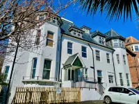 Beautiful Family Apt w/ Free Gym & Parking - Condos
