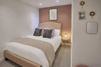 Host & Stay | Apartment Two, Hudsons Yard House - Homestays