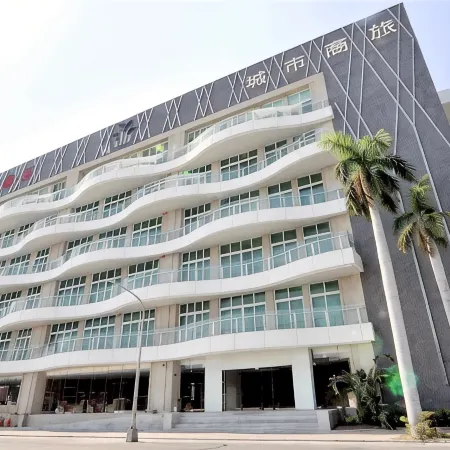 City Suites - Kaohsiung Chenai Отели рядом с достопримечательностью «Прибрежный парк Цицзинь»