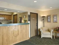 Super 8 by Wyndham Zanesville - Parkplatz