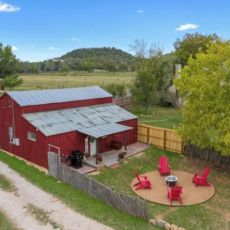 Gorgeous Barn Cabin 10Min from Main St!