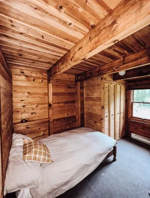 Beautiful Hilltop Waterfront cottage, private getaway, quiet lake front cottage - 무료 와이파이