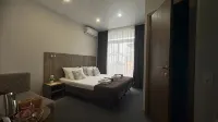 Kompas Hotel - 2 ดาว