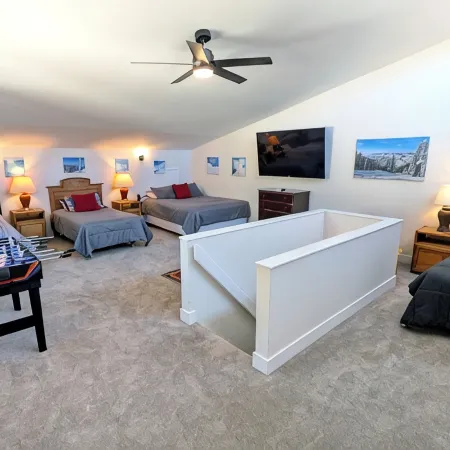 Luxury Condo w/ FREE WiFi, Parking, Heated Pool, Hot Tubs, Skier Shuttles